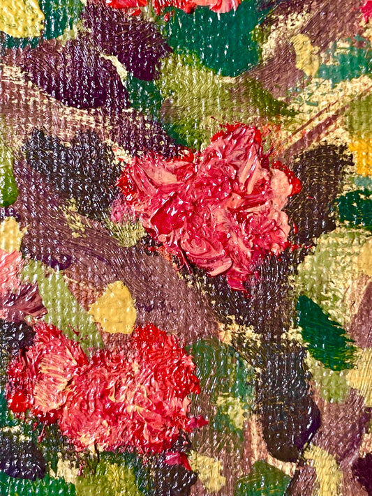 El resplandor de la bugambilia en un día gris